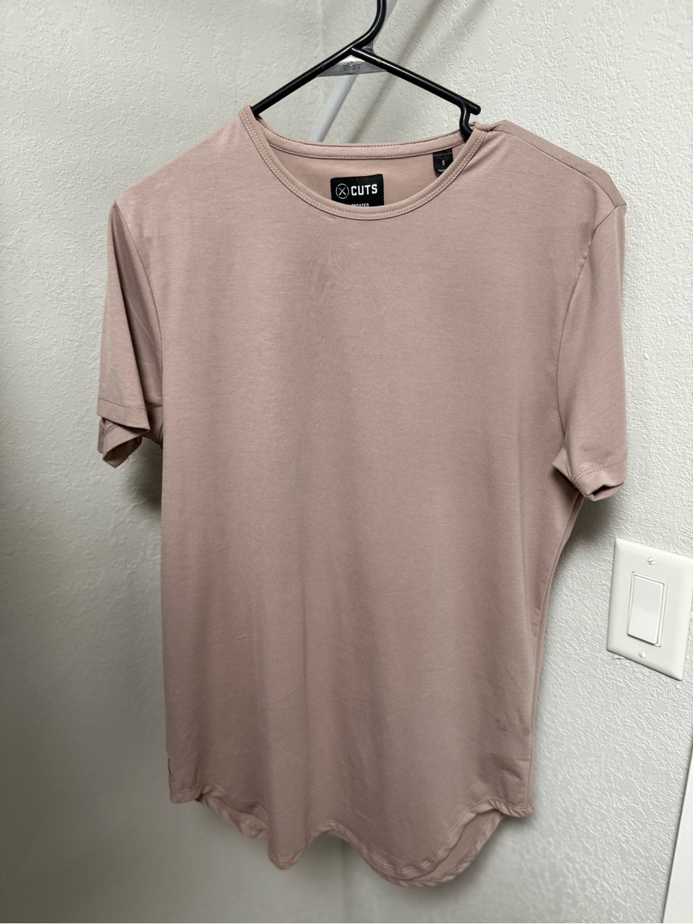 Men's Cuts Elongated Tee - Small